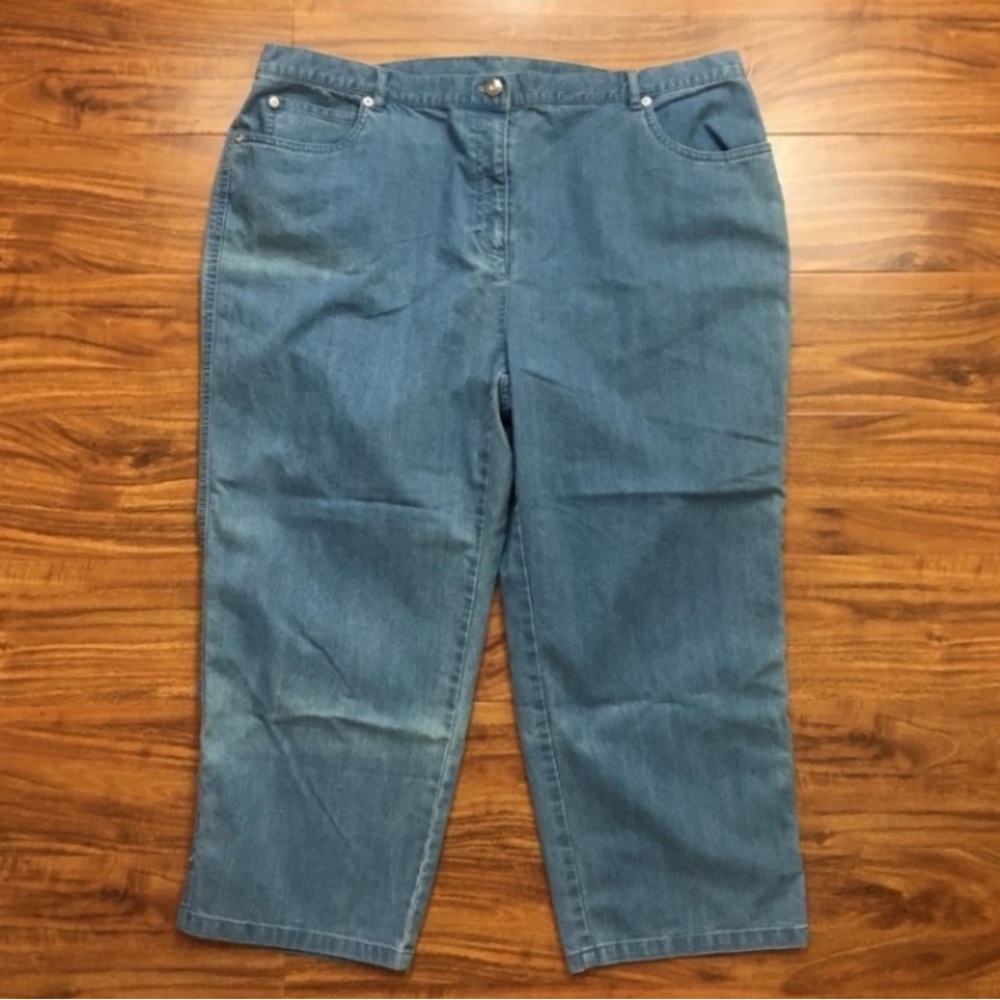 3/$25 JM Collection Lightweight Bling Pocket Relaxed Crop Jeans Size 18 Casual